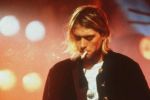 "Kurt Cobain care pl&acirc;nge". A fost dezvelită noua statuie a starului rock.