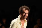 Un designer roman o va imbraca pe Jennifer Lopez