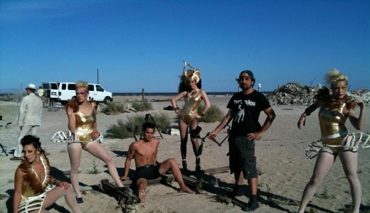 CLAUDIA PAVEL, REGINA DESERTULUI IN NOUL SAU VIDEOCLIP â�� â��CRAZYâ��!