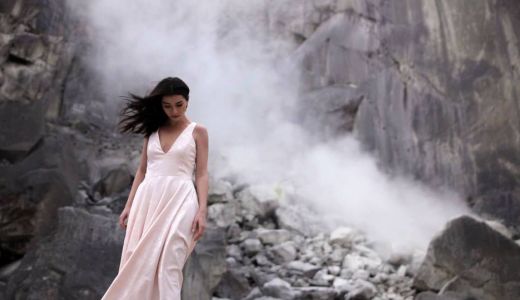 Alexandra Usurelu a lansat videoclipul oficial al piesei "Suflet, ramai pur"
