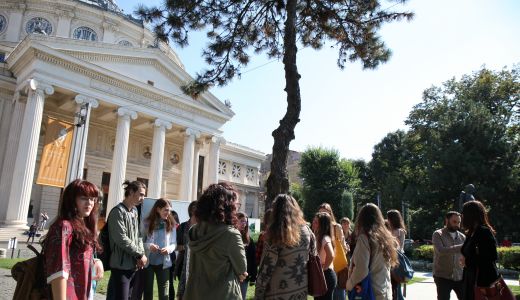 Cum devine cultura traditionala o aventura urbana pentru tineri si cum se descopera orasul prin povesti?