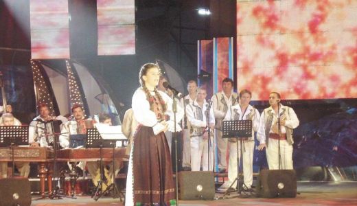 Finalistii Festivaului National al Cantecului si Dansului Popular Romanesc 2010