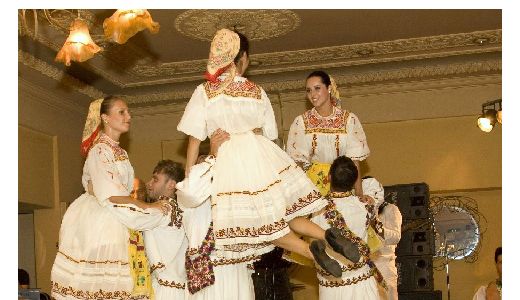 Pe 24 februarie sărbătoreşte româneşte cu dansuri tradiţionale şi vouchere cadou!