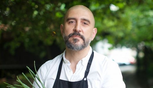 "Fericirea e un ac de siguranta", prima carte a lui Razvan Exarhu, va aparea la Curtea Veche Publishing
