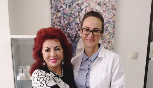 Carmen Harra a ajuns pe mana medicului estetician!