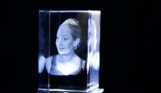 MAGIC CRYSTAL, SAU CUM SĂ URCI O POZĂ ÎNTR-UN PIDESTAL 3D!