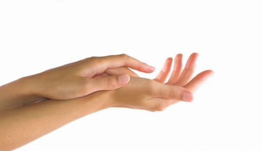 Dr. Daniela Cățănaș : 5 metode pentru a trata mâinile îmbătrânite!