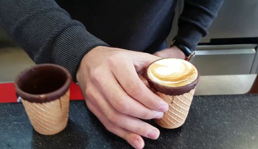 Ceștile de cafea comestibile – o invenție dulce și prietenoasă cu mediul înconjurător