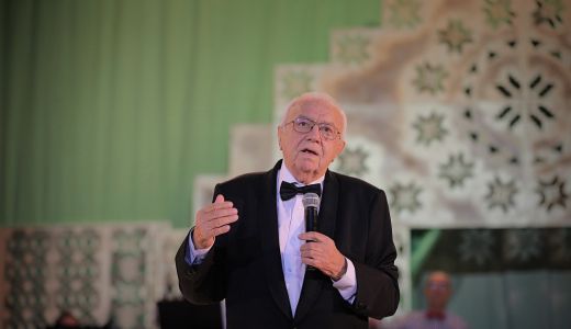 STAGIUNEA ESTIVALĂ 2018 continuă la Teatrul de Vară ”HERĂSTRĂU” cu PREMIERA ”HAI, HAI ROMÂNIA!” (regia ALEXANDRU ARŞINEL)  şi o PARADĂ a REVISTEI româneşti, cu vedetele Teatrului de Revistă „Constantin Tănase”