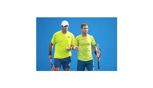 Horia Tecau si Asociatia Curtea Veche ofera cartea “Viata in ritm de tenis” elevilor din Cluj