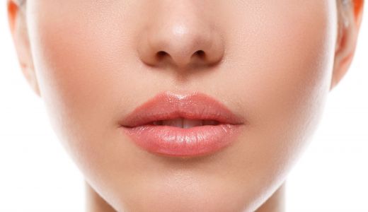 Tendințe de primăvară 2019 - Lips Up Hyaluron Volume Lip Booster