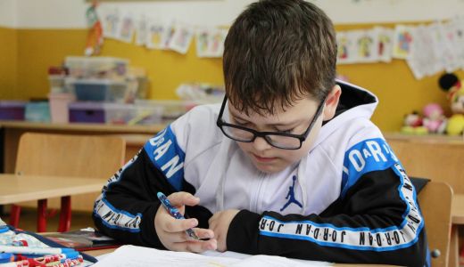 Salvați Copiii lansează un apel pentru dreptul la educație al copiilor din cel mai defavorizat sfert social