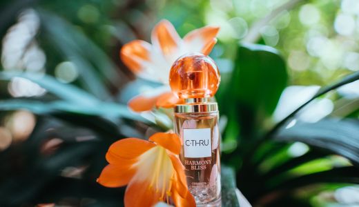 Readu culoarea și magia în viața ta cu aroma unică C-THRU Harmony Bliss