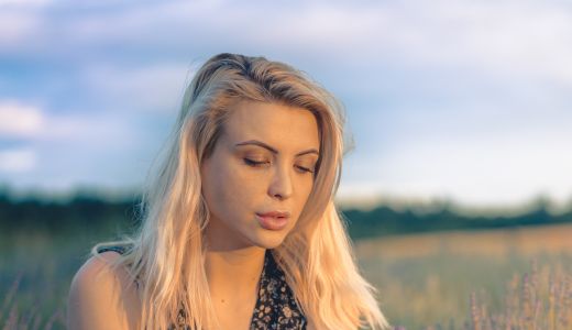 Actrita Sabina Lisievici promoveaza frumusetea naturala pe plaje pustii!