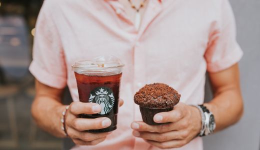 Starbucks a lansat capacul care va înlocui 1 miliard de paie pe an
