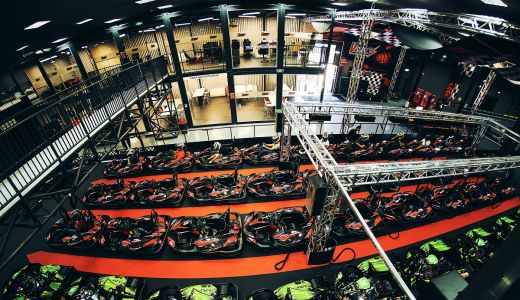 Experienta unei ture pe circuitul VMax! Fii pilot pentru o zi la VMax Karting