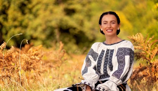 SOLISTA DE FOLCLOR PAULA HRISCU LANSEAZA UN NOU VIDEOCLIP