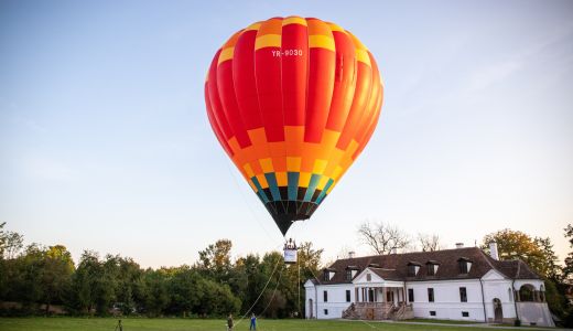 Zboară cu balonul cu aer cald sau mergi la cinematograful urșilor