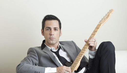 Stefan Banica isi lanseaza albumul la show-room-ul Automobile Bavaria Baneasa