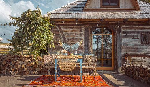 Stilul boho rustic prinde viață într-o căsuță din Apuseni