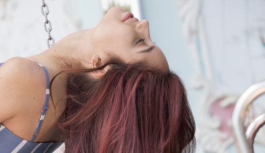 10 strategii care îți mențin culoarea părului între vopsiri