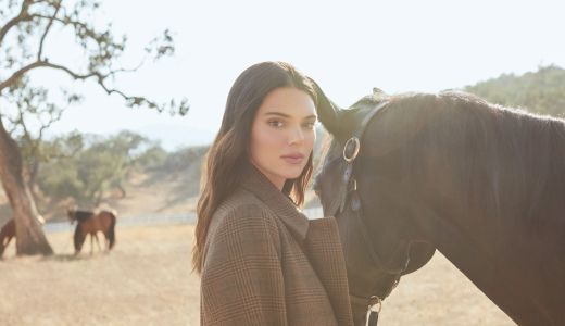 "Kendall for ABOUT YOU” lansează gama de toamnă/iarnă printr-o campanie foarte personală, inspirată de visul din copilărie al celebrului model