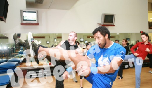 Kamara (Alb Negru) risca sa ia bataie de la Zmarandescu!