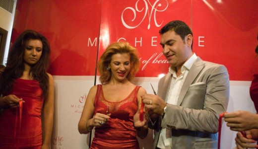 Gigi Becali isi intretine manichiura la salonul Mihaelei Borcea