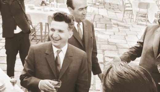 Ceauşescu, din nou vedetă la Sala Palatului.