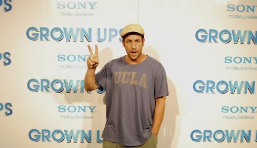 Adam Sandler le-a dăruit câte o maşină colegilor săi.