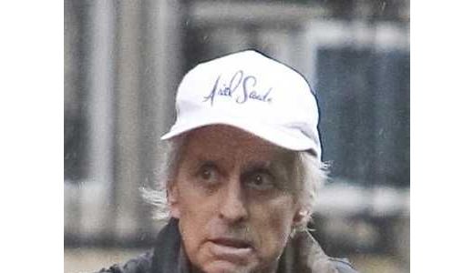 Michael Douglas arată de parcă ar fi ajuns deja la uşa morţii.