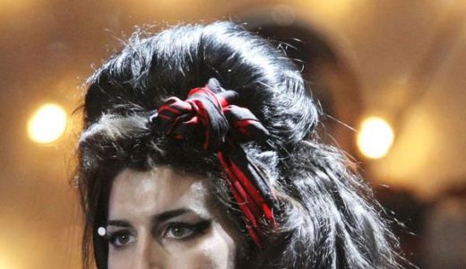 Amy Winehouse revine pe scenă.