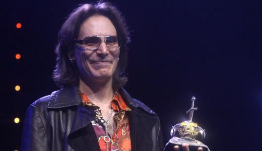 Obţine autograful lui Steve Vai.