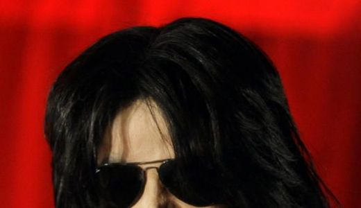 Un documentar TV care simulează autopsia cântăreţului Michael Jackson stârneşte ...