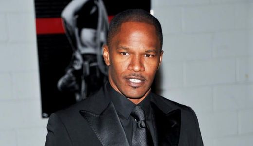 Robert Downey Jr i-a dăruit prietenului său Jamie Foxx o maşină vintage.