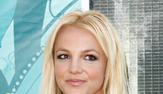 Britney Spears s-a logodit.