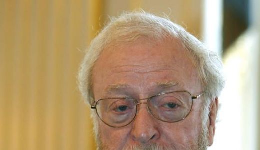 Michael Caine a primit cea mai importantă distincţie culturală a Franţei.