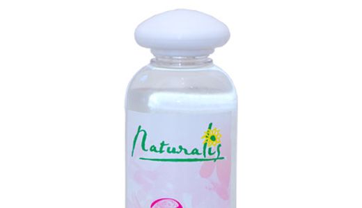 Rose, Apa naturala de trandafir