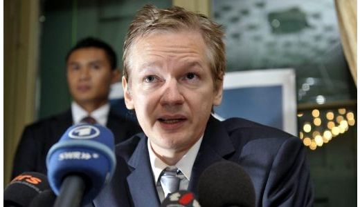 Un film despre Julian Assange ar putea fi realizat la Hollywood.