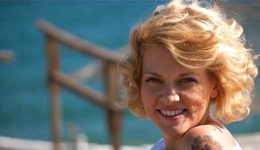 Exclusivitate! Dana Nalbaru:"In Romania feminitatea este asociata cu o fusta cat mai scurta si  cu silicoane"
