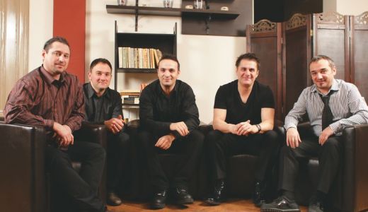 Nu ne vom schimba  Direcţia pentru a intra în trendul muzicii străine.