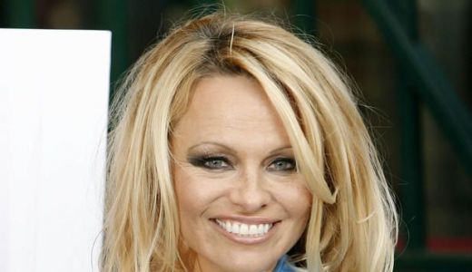 Pamela Anderson şi-a dat în judecată un fost iubit. Vezi de ce.