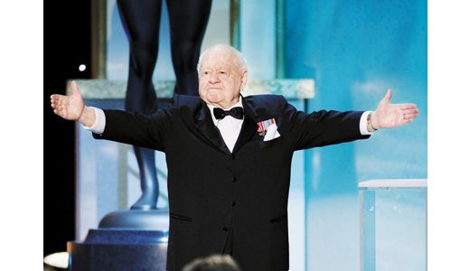 Mickey Rooney, ţinut prizonier de fiul vitreg.