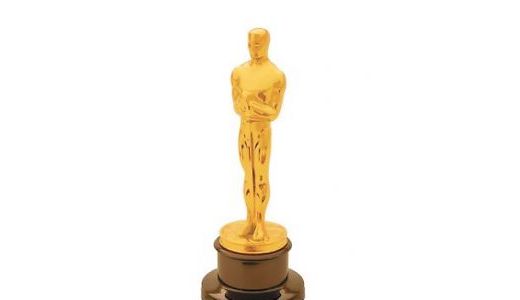 Noutăţile galei Oscar 2011: cei mai tineri prezentatori şi comentariile mamelor pe Twitter.