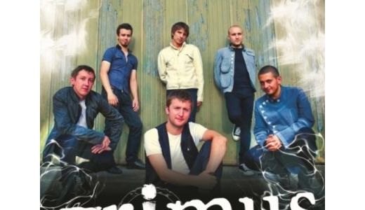 Grimus cântă live în studioul City FM.