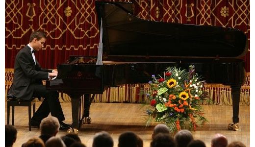 Matei Bucur Mihăescu, micul Bach al României: „Sfătuiesc toţi tinerii români să nu ...