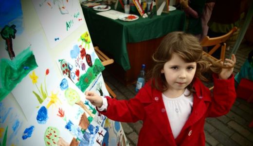Teatru, arte, carte, în Grădina Cu Artişti.