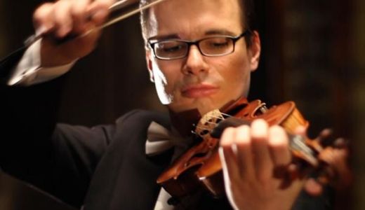 Capriciile lui Paganini în interpretarea lui Alexandru Tomescu, duminică, la TVR Cultural.