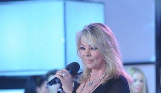Cântăreaţa Sandra vine în România.