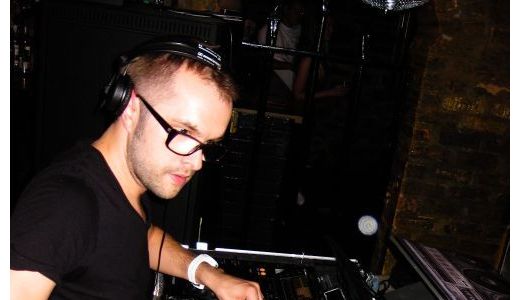 DJ Optick invitat să mixeze în Italia.